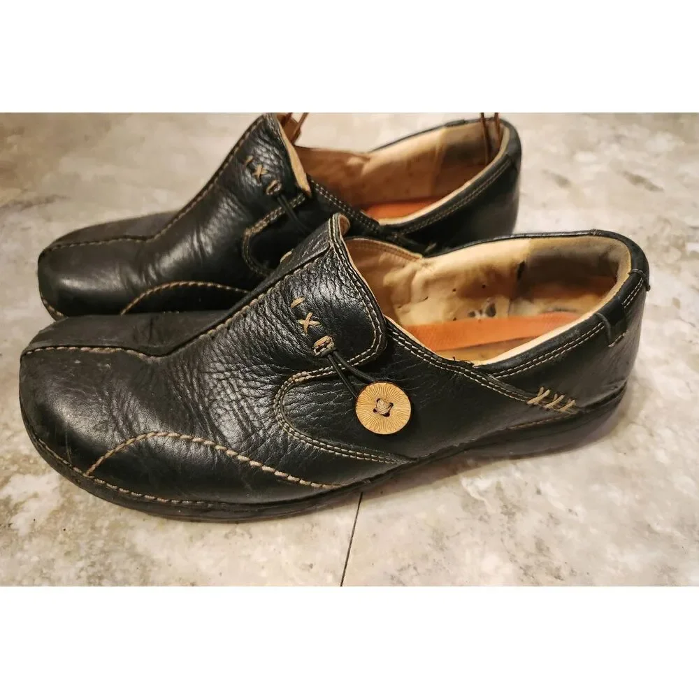 Structured Clarks black leather slip on casual shoes w/accent buttons & stitches